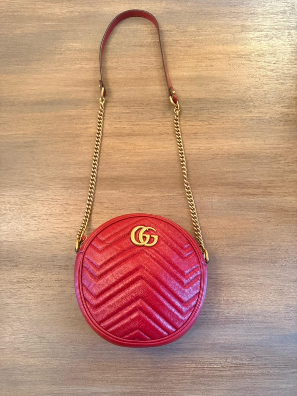 Gucci GG Marmont Round Crossbody in Red Matelassé Leather - Picture 2 of 14